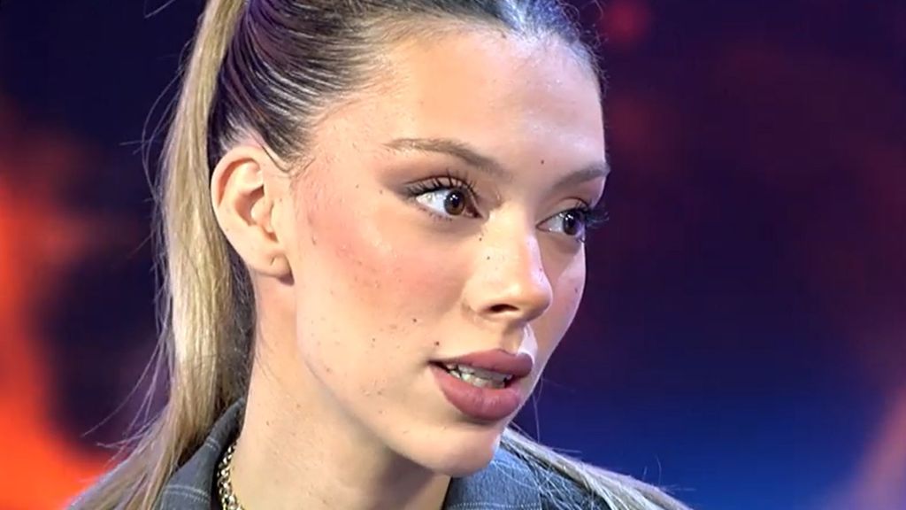 Alejandra Rubio aclara a qué se refería Laura Matamoros cuando le dijo que mirase el WhatsApp de Carlo Costanzia