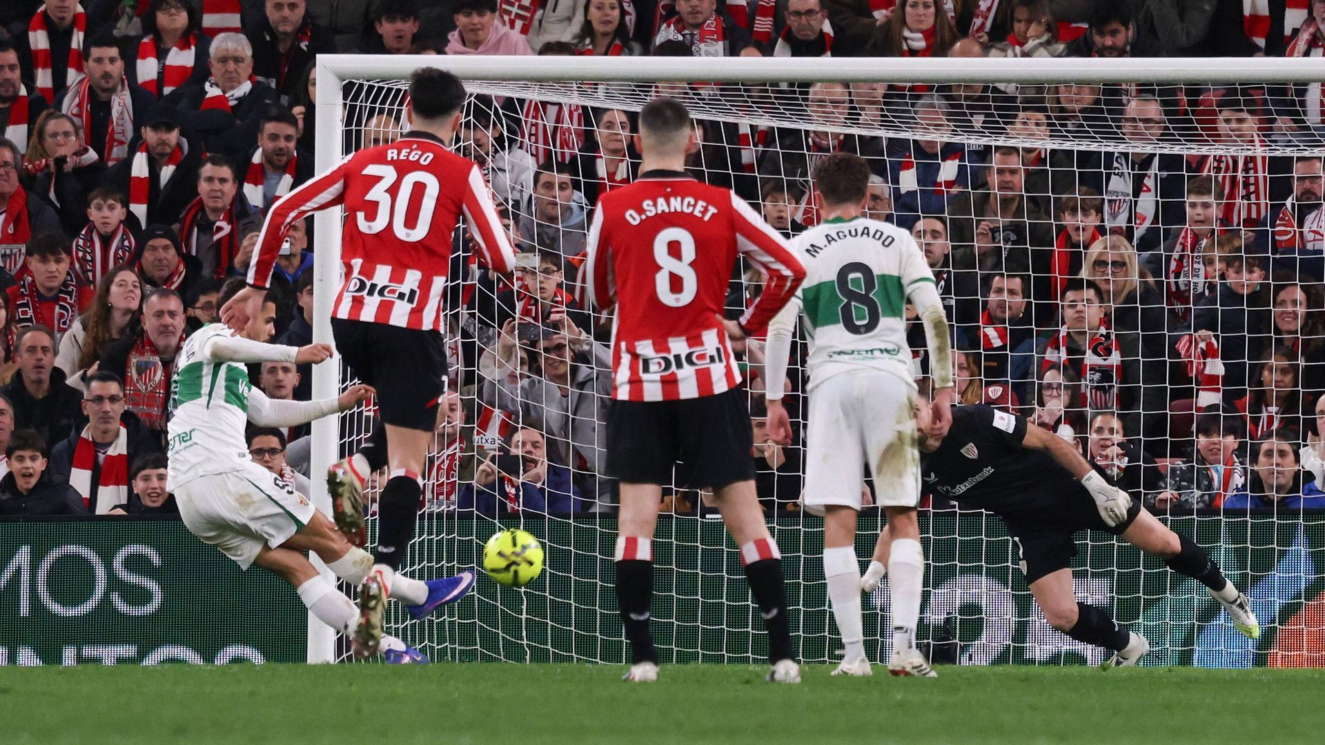 André Silva lanzando el penalti André Silva lanzando el penalti
