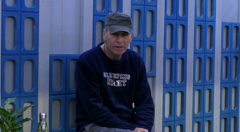 Carlos hablando a cámara