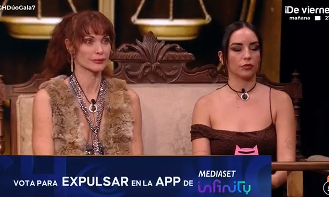 Cristina al lado de Anita