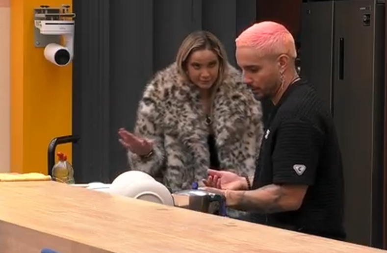 Gloria aconseja a su hermano