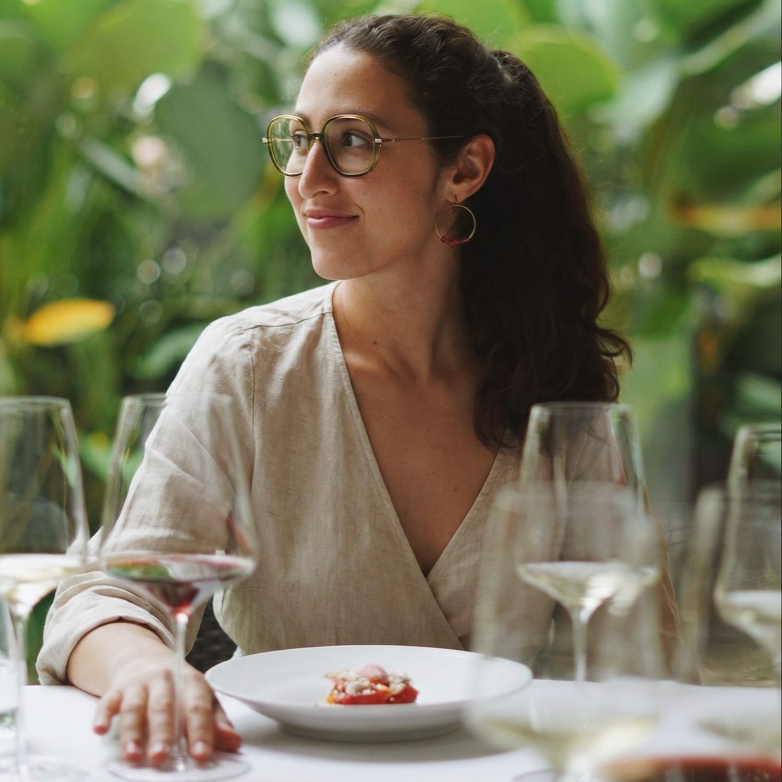 Marta Iglesias es publicista, creadora de contenidos y amante de los vinos