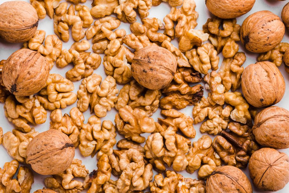 Nueces peladas y sin pelar