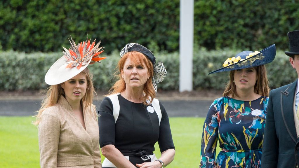 Las incógnitas sobre Sarah Ferguson y sus hijas tras el arresto del expríncipe Andrés: en paradero desconocido y en los correos de Epstein