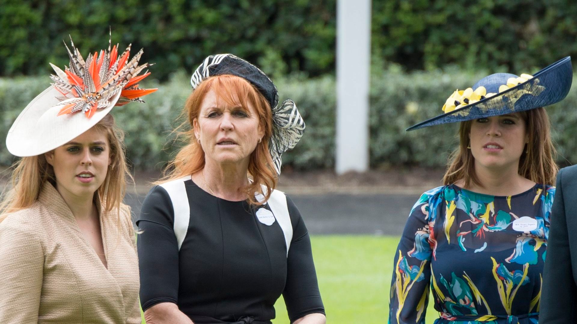 Sarah Ferguson con sus dos hijas, las princesas Beatriz y Eugenia