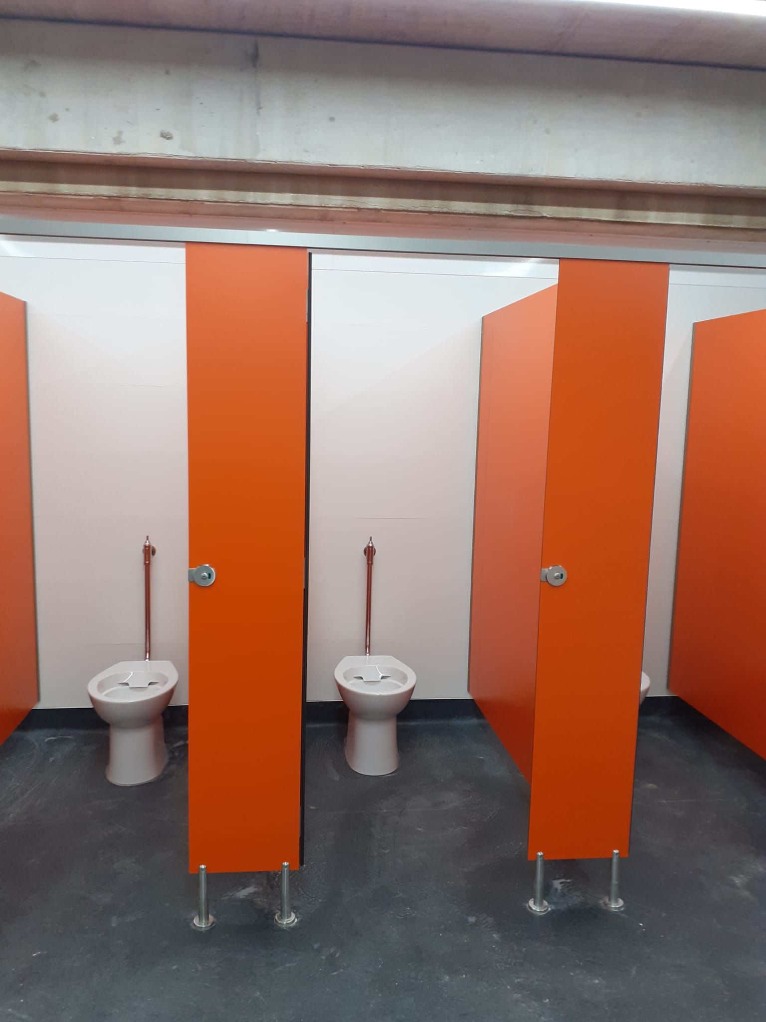 Así son los baños del Nou Mestalla