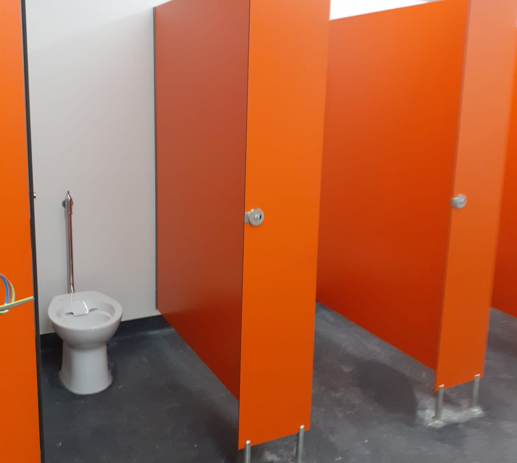 Así son los baños del Nou Mestalla