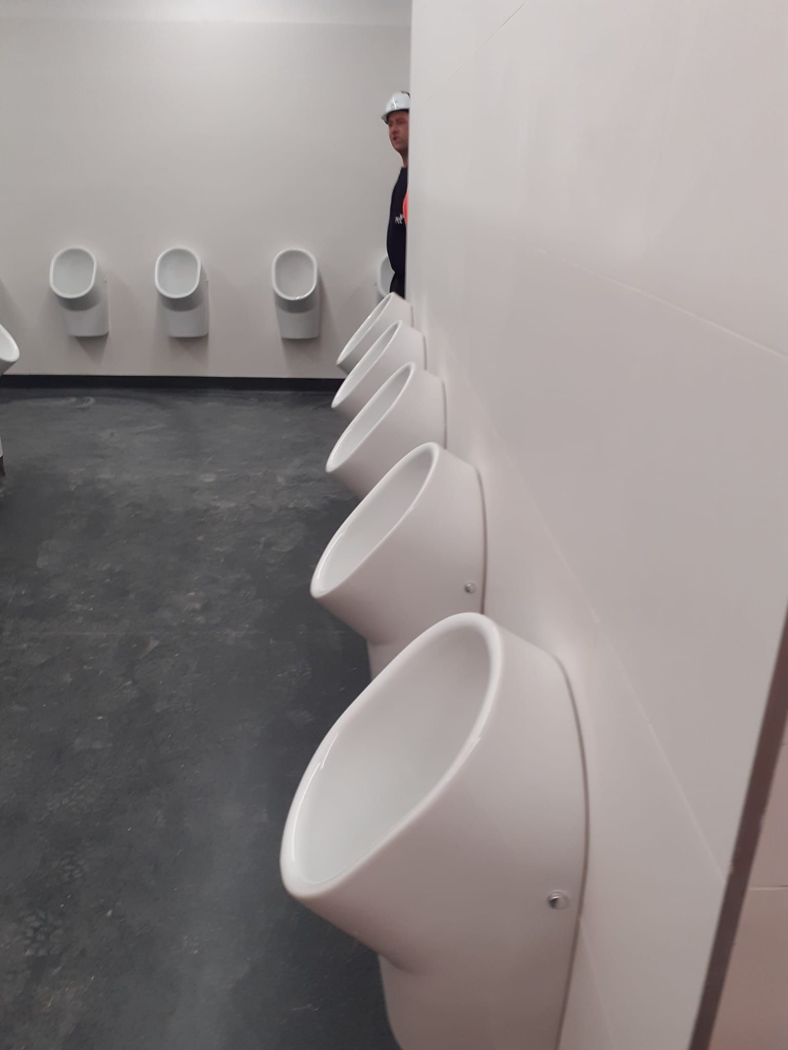 Así son los baños del Nou Mestalla