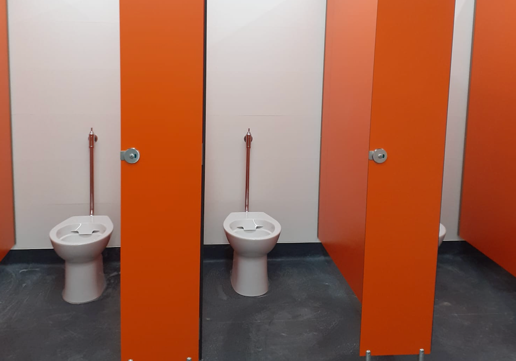 Así son los baños del Nou Mestalla