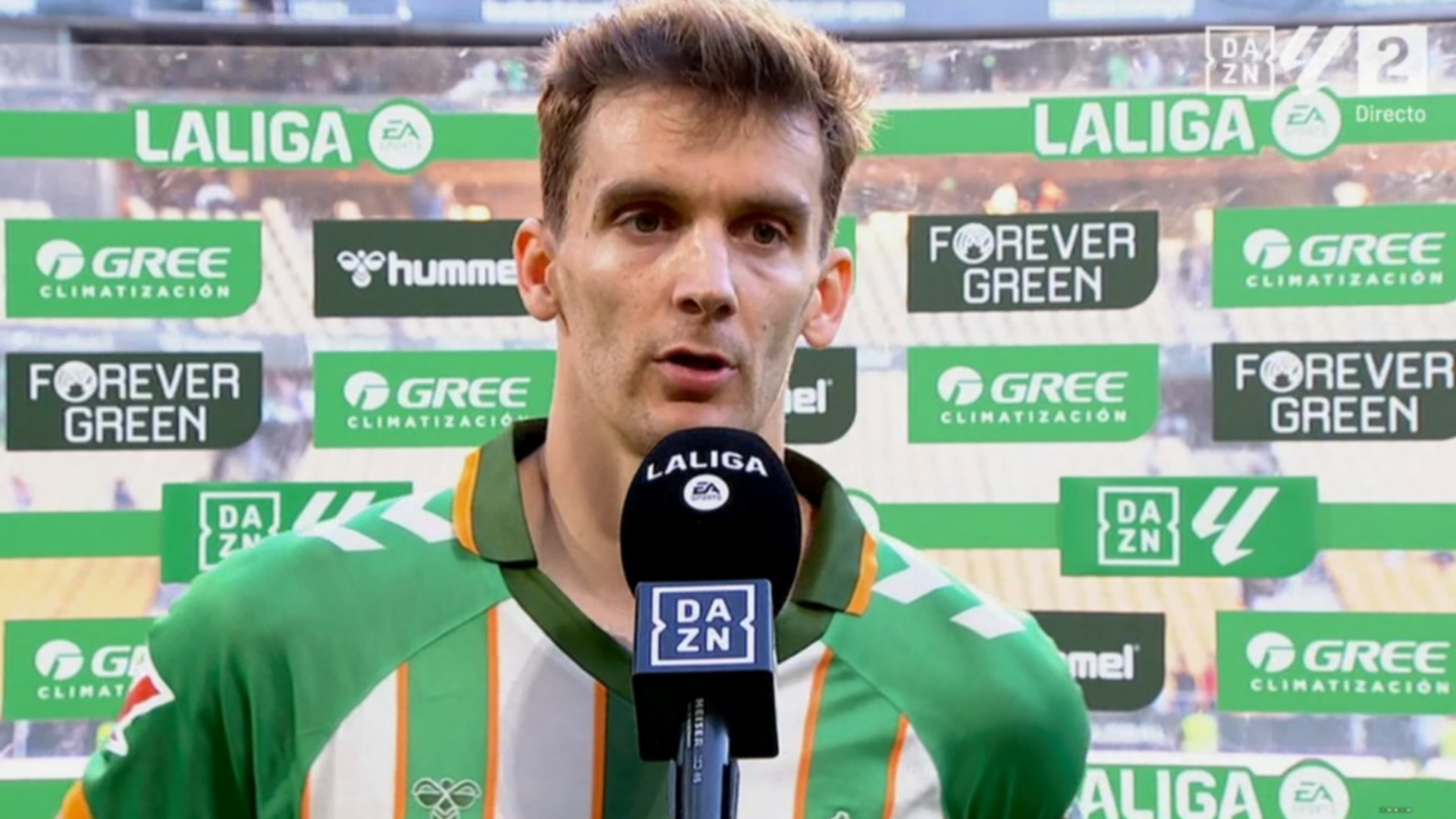 Diego Llorente, atendiendo a los medios Diego Llorente, atendiendo a los medios