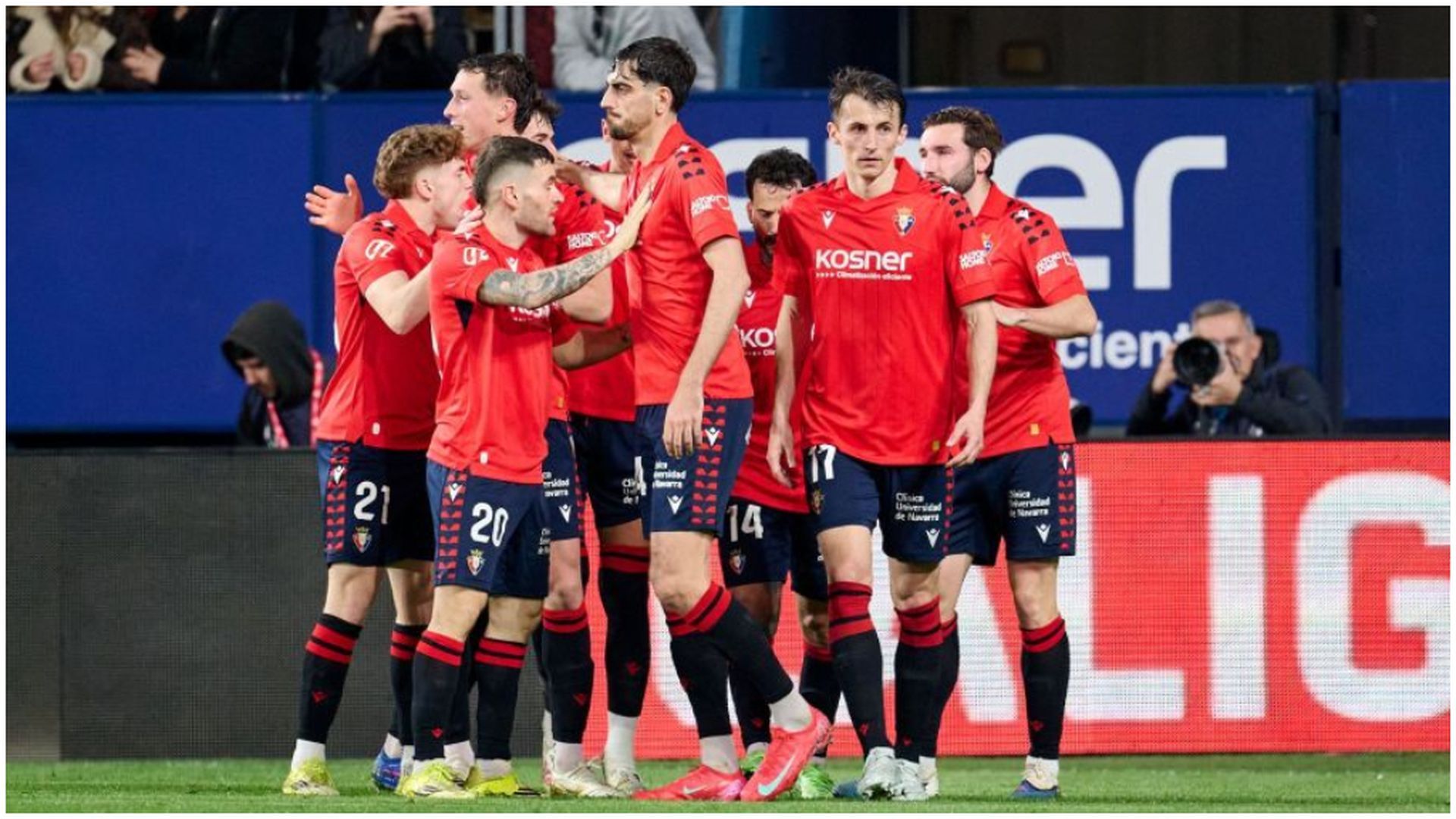 El Osasuna celebra el gol de Budimir
