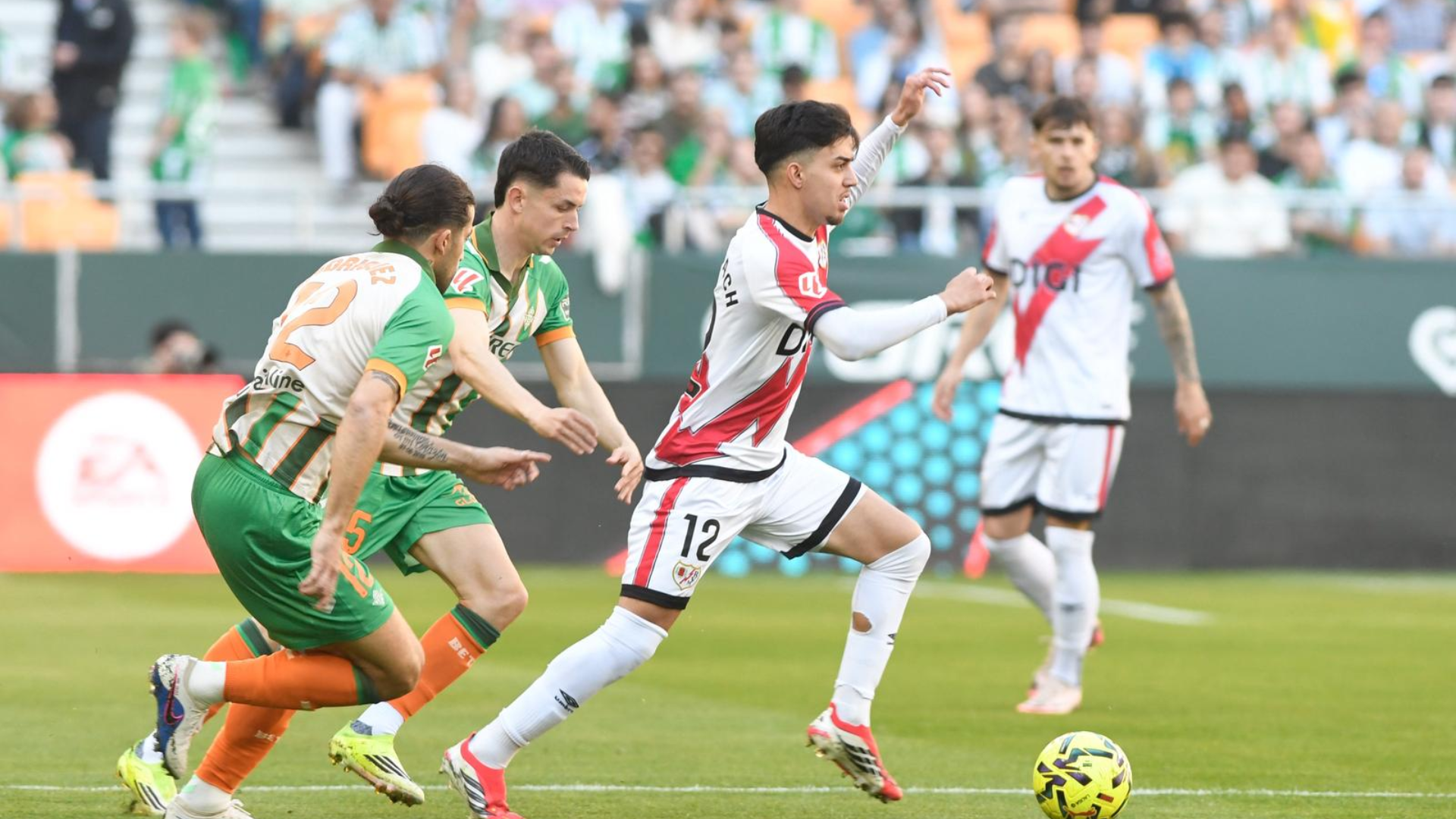 Ilias Akhomach, en el Betis-Rayo