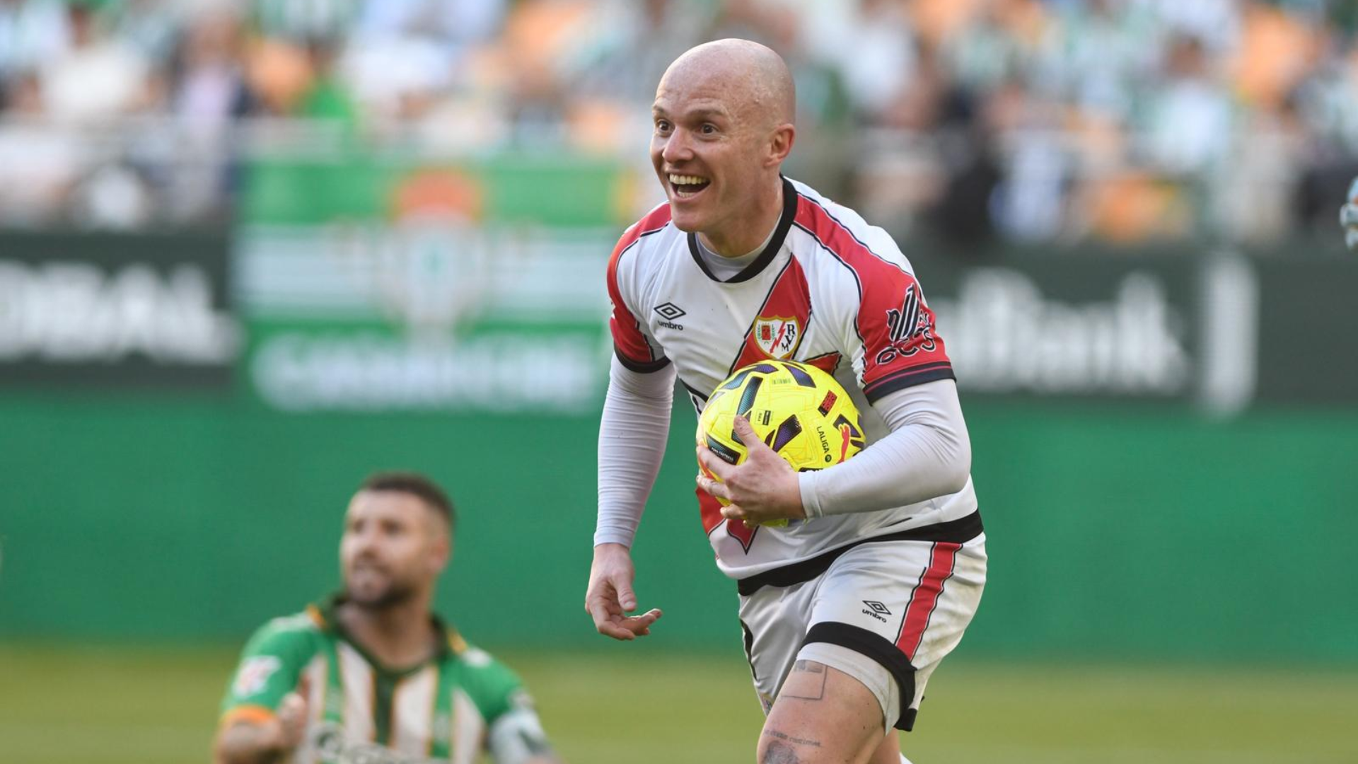 Isi Palazón celebra su gol en el Betis-Rayo