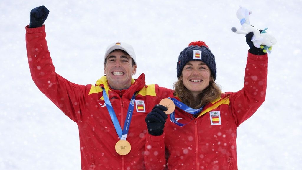 Oriol Cardona y Ana Alonso ganan el bronce en el esquí de montaña mixto y hacen aún más historia