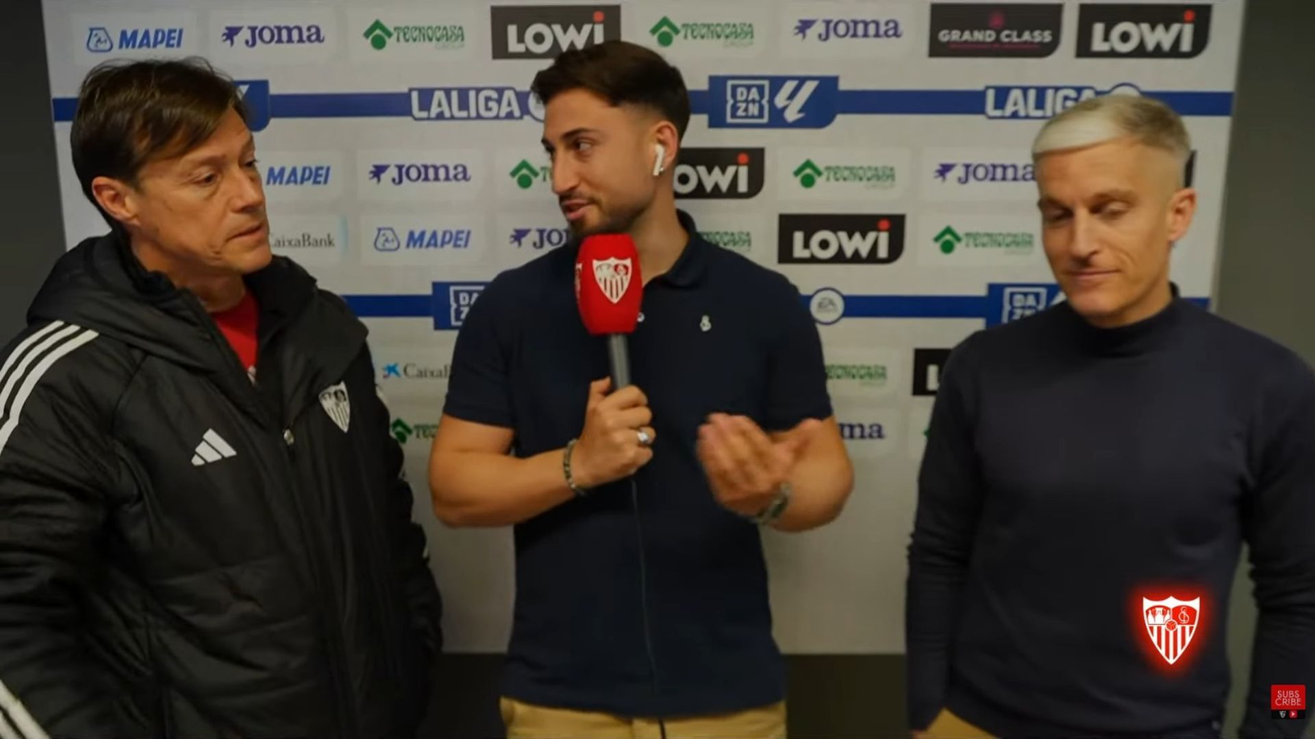 Almeyda y Javi Martínez, ante los medios del club Almeyda y Javi Martínez, ante los medios del club