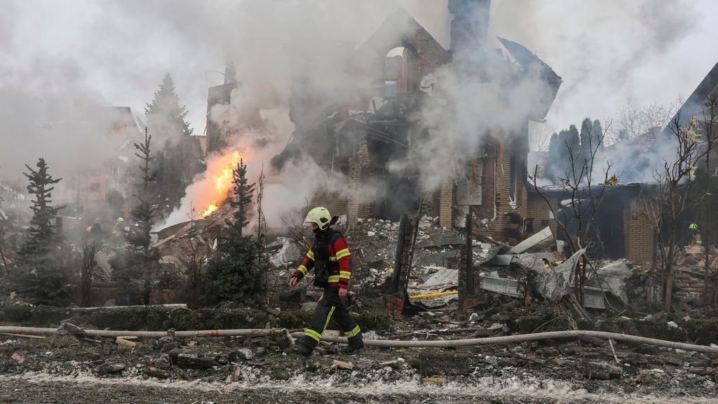 Casi cuatro años de la guerra en Ucrania y el conflicto parece no tener fin: cinco muertos en nuevos bombardeos en Sumi