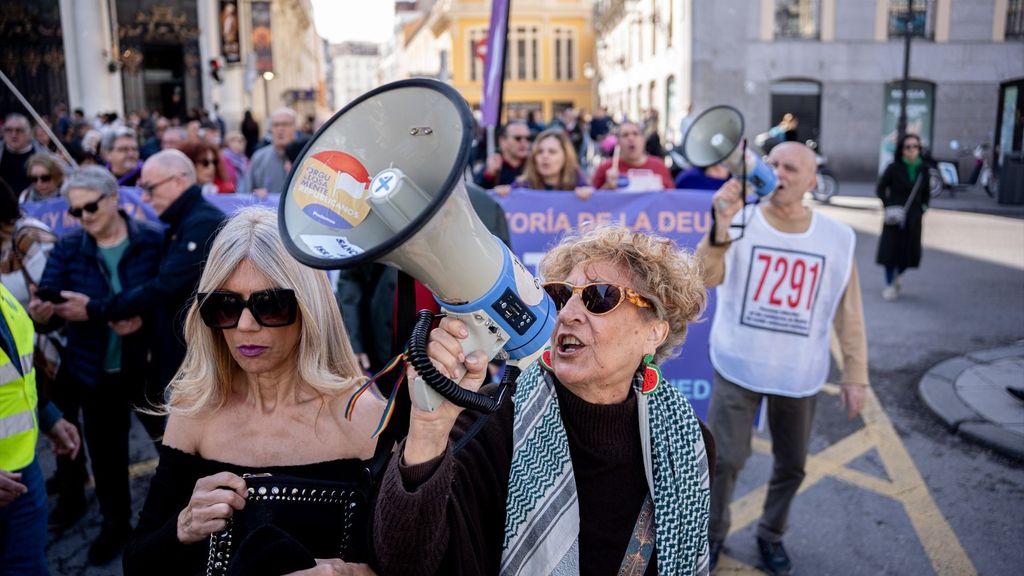 Cientos de personas demandan en Madrid la aprobación del "escudo social" en el Congreso: "Pensionistas y estudiantes, unidos y adelante"