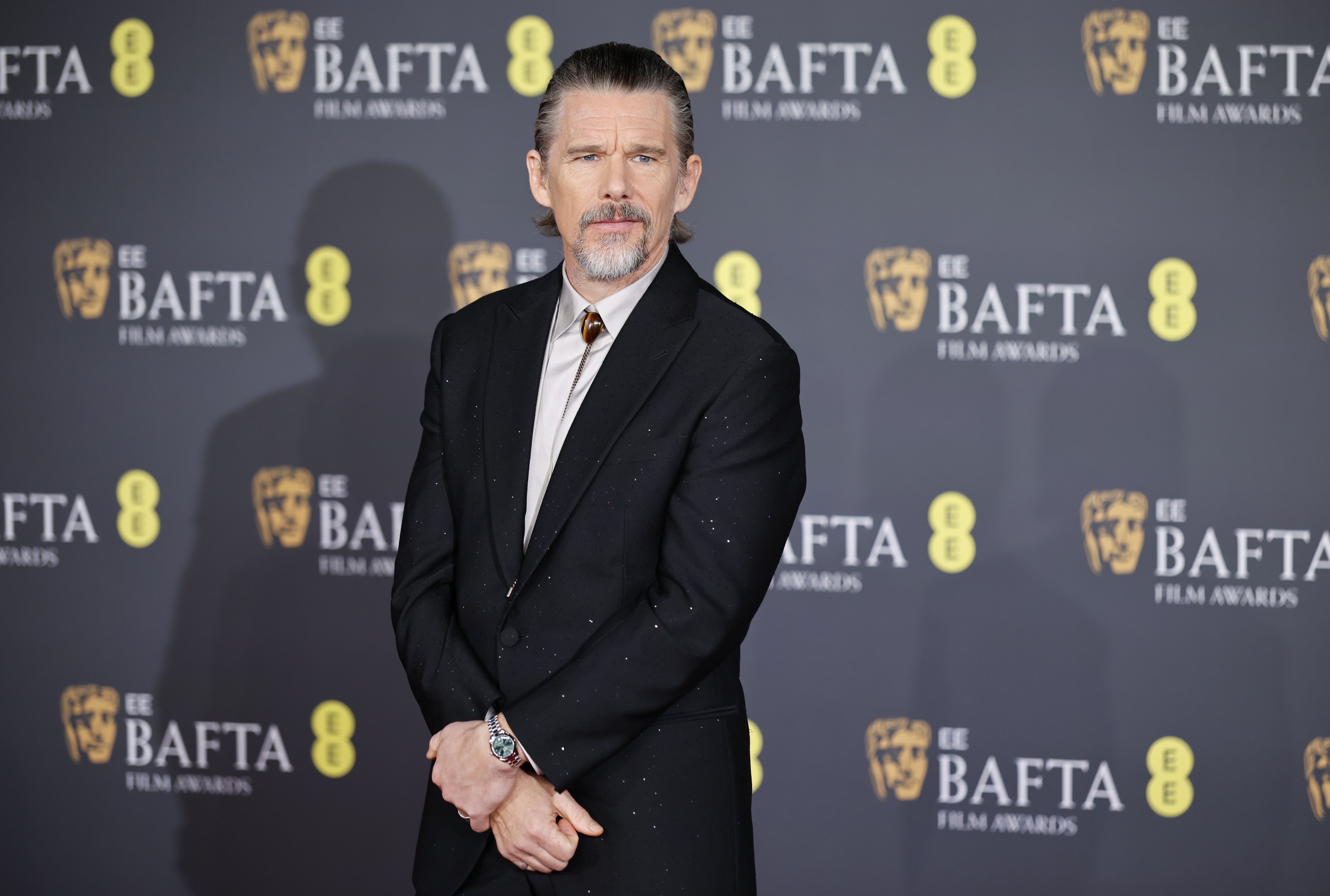 Ethan Hawke en la alfombra roja de los Premios BAFTA 2026