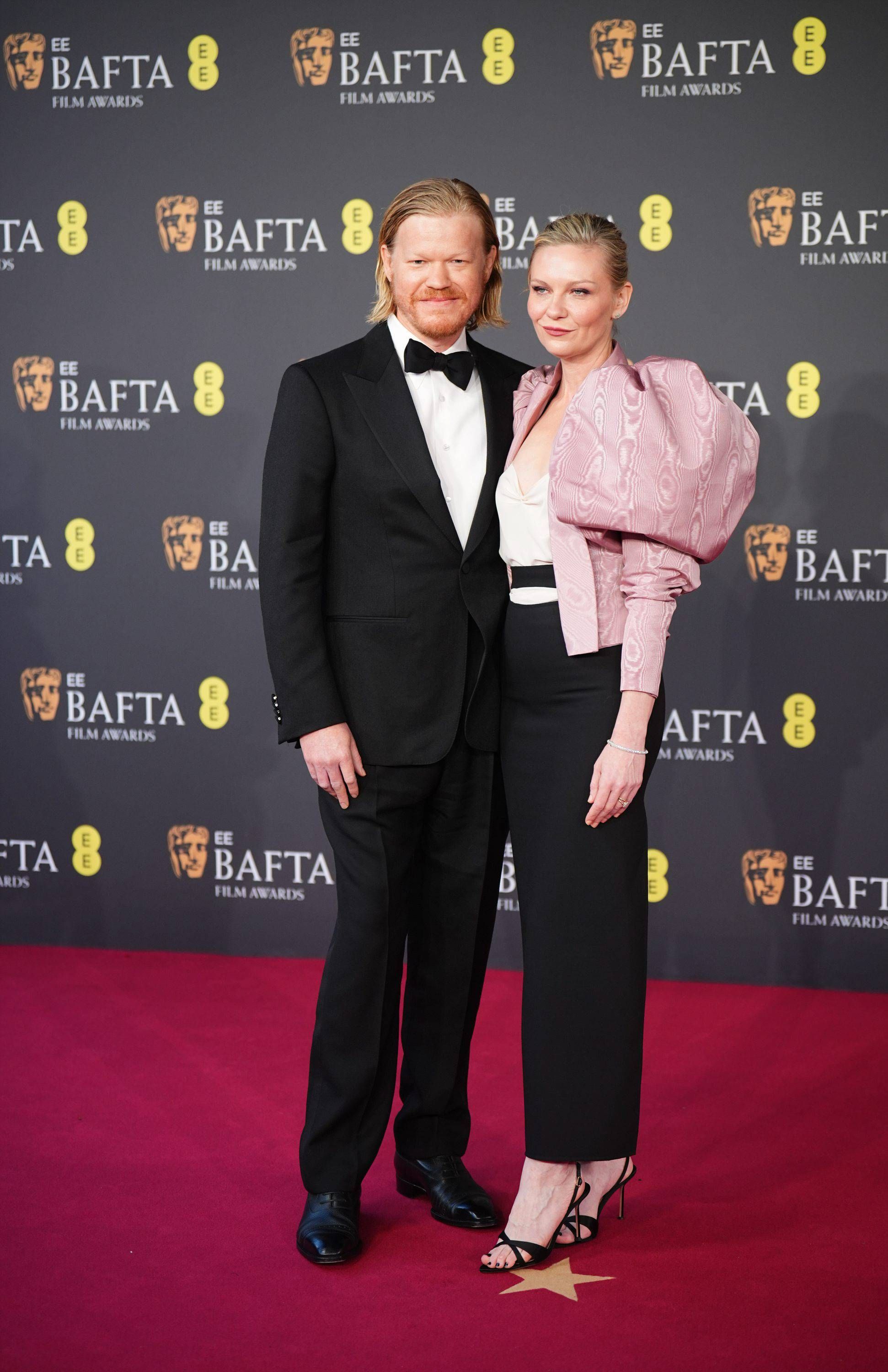 Jesse Plemons y Kirsten Dunst en la alfombra roja de los Bafta 2026