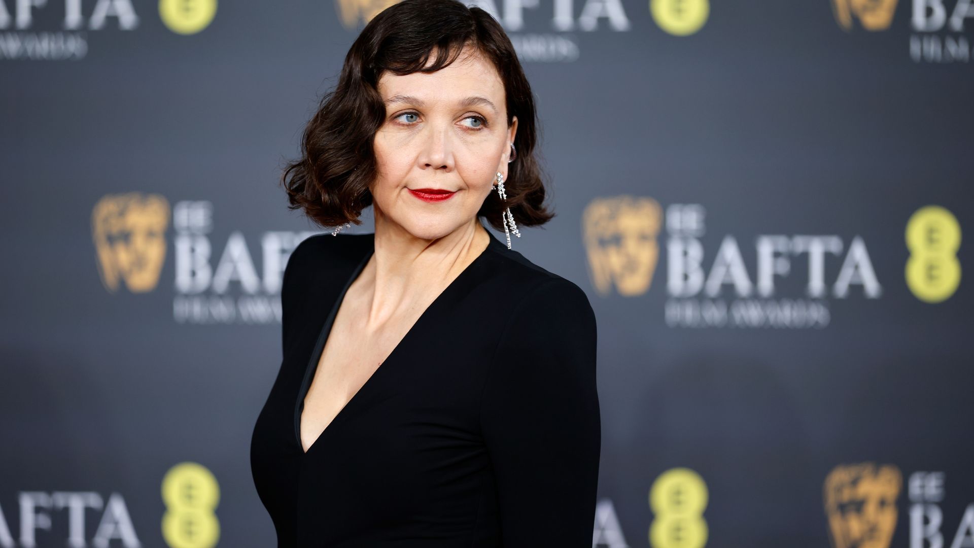 Maggie Gyllenhaal en la alfombra roja de los Premios BAFTA 2026