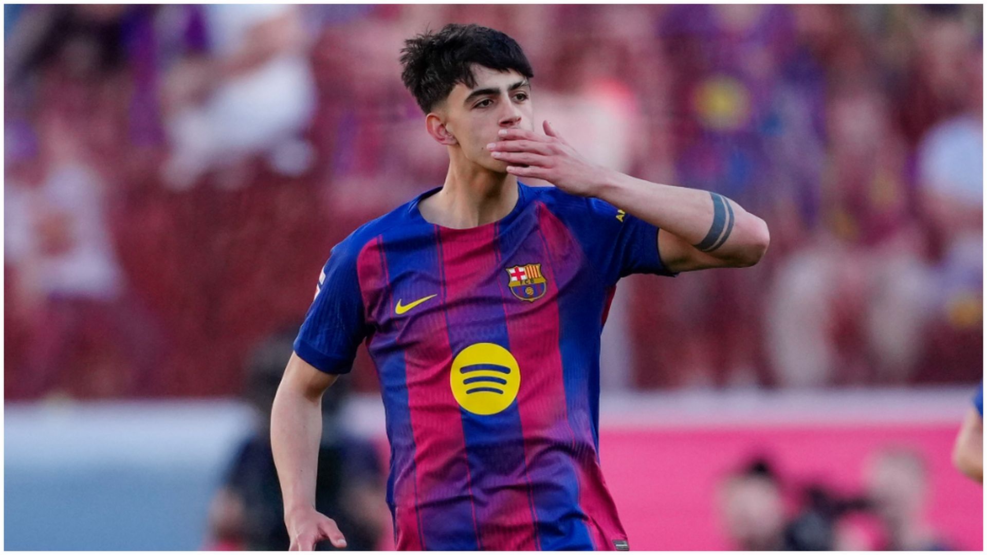 Marc Bernal celebra su gol ante el Levante