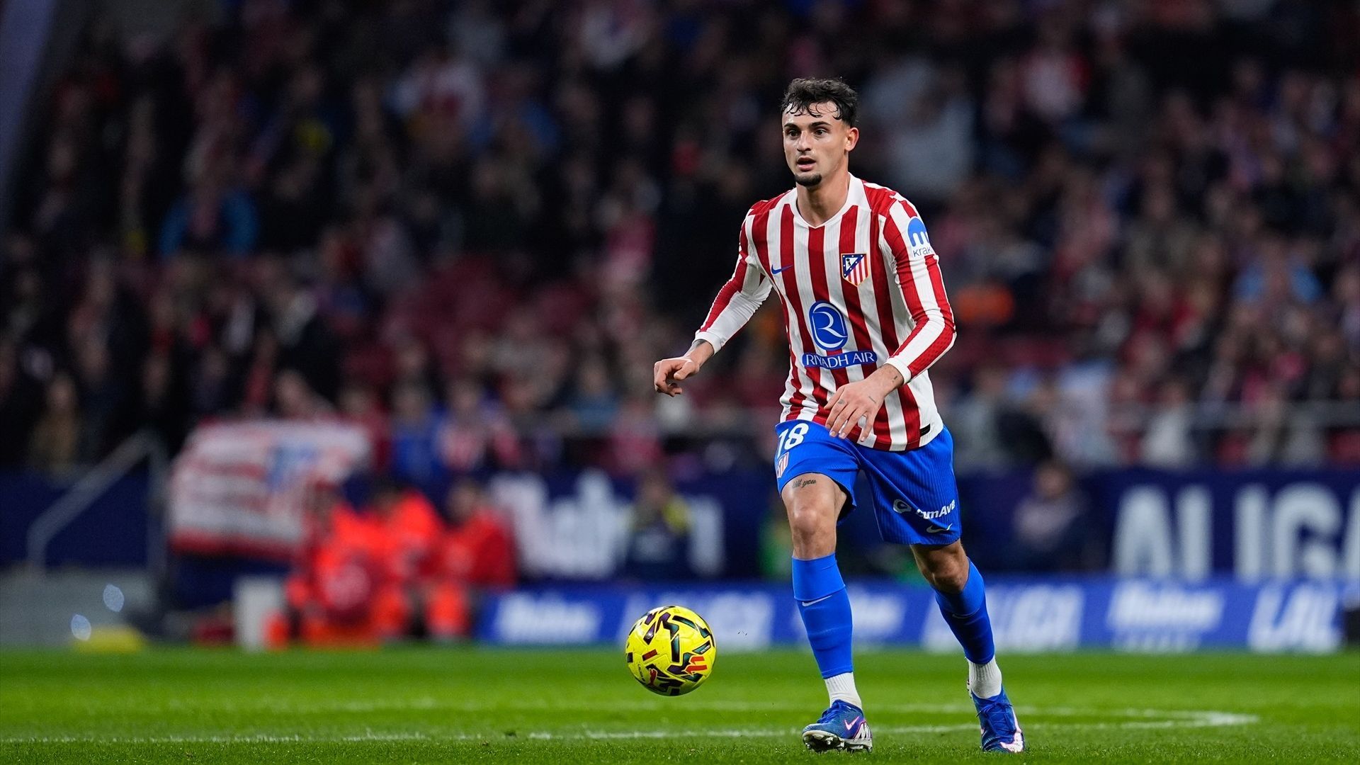Marc Pubill conduce el balón en el Atlético de Madrid-Espanyol Marc Pubill conduce el balón en el Atlético de Madrid-Espanyol
