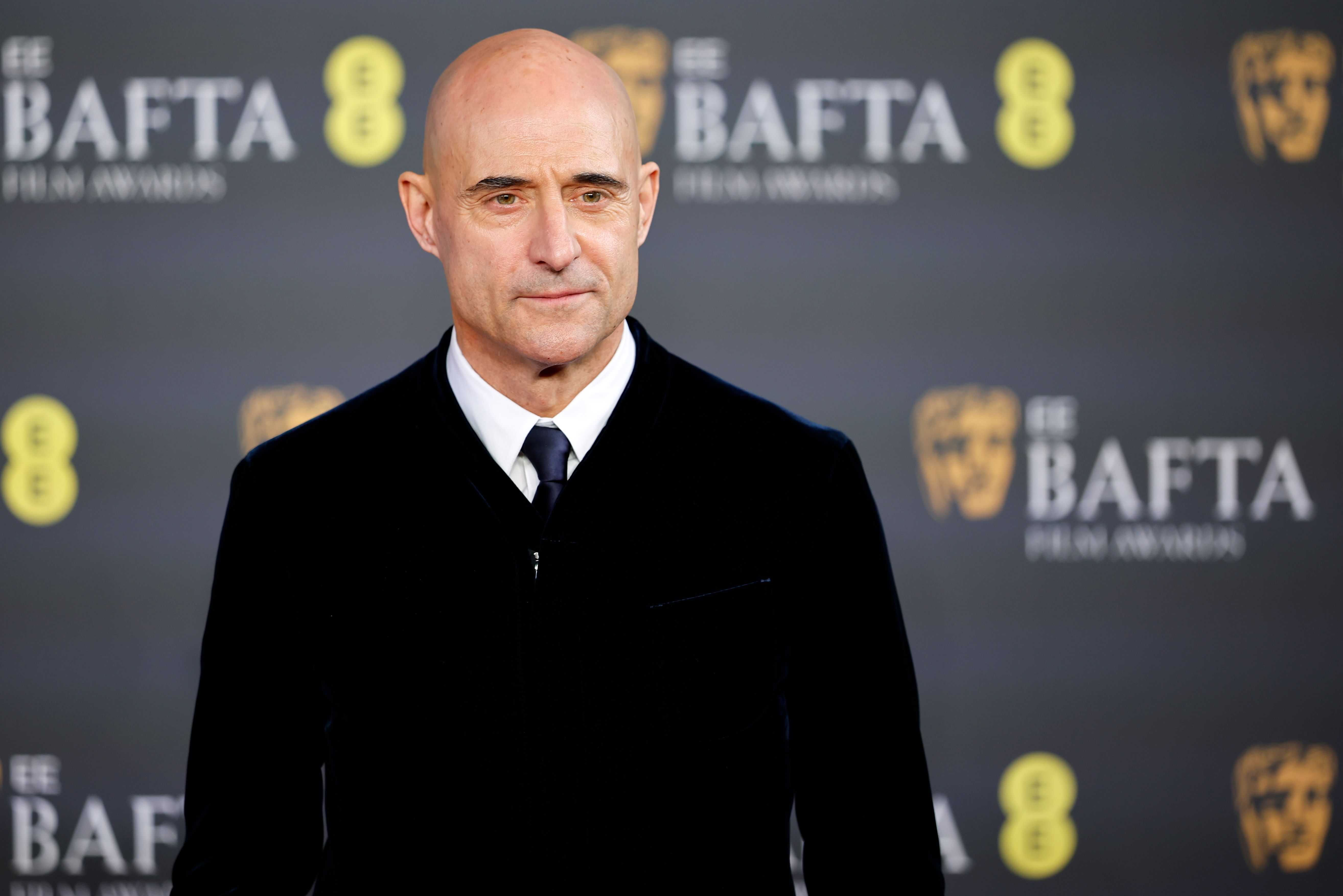 Mark Strong en la alfombra roja de los Premios BAFTA 2026