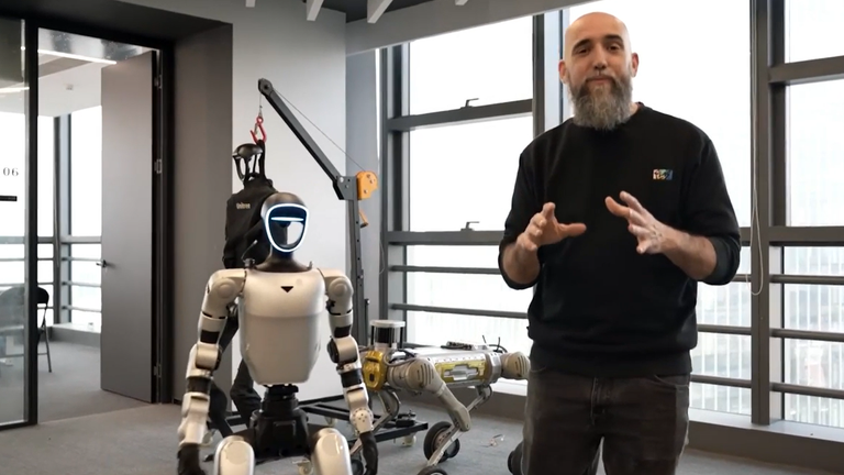 Robots que bailan, obedecen y deciden: el experto Jon Hernández explica ...