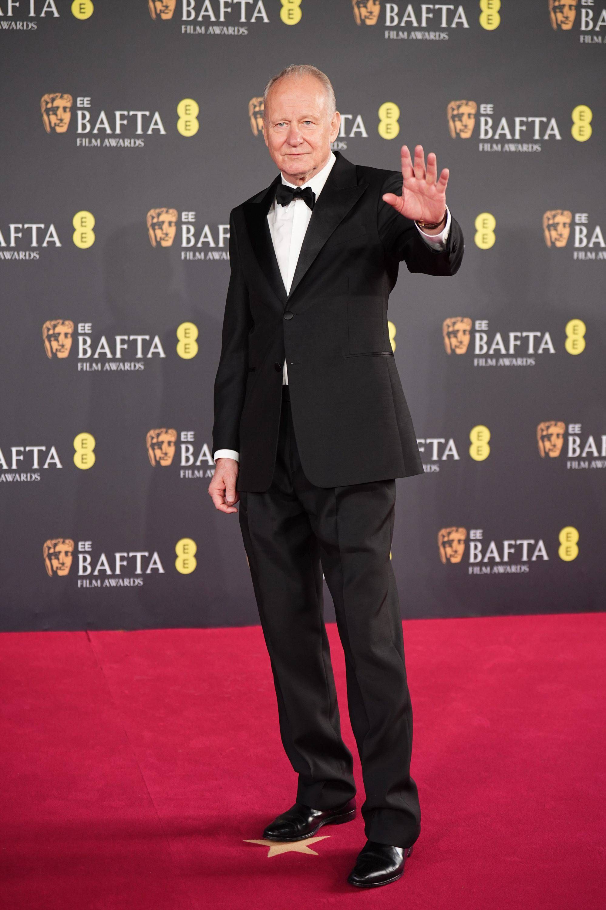 Stellan Skarsgard en la alfombra roja de los Bafta 2026