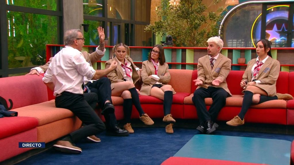 Carlos Lozano, fuera de sí, se enzarza con el resto de concursantes de 'GH DÚO' tras una pregunta de Ion Aramendi: "¡No voy a ser parte de vuestra ratonera!"