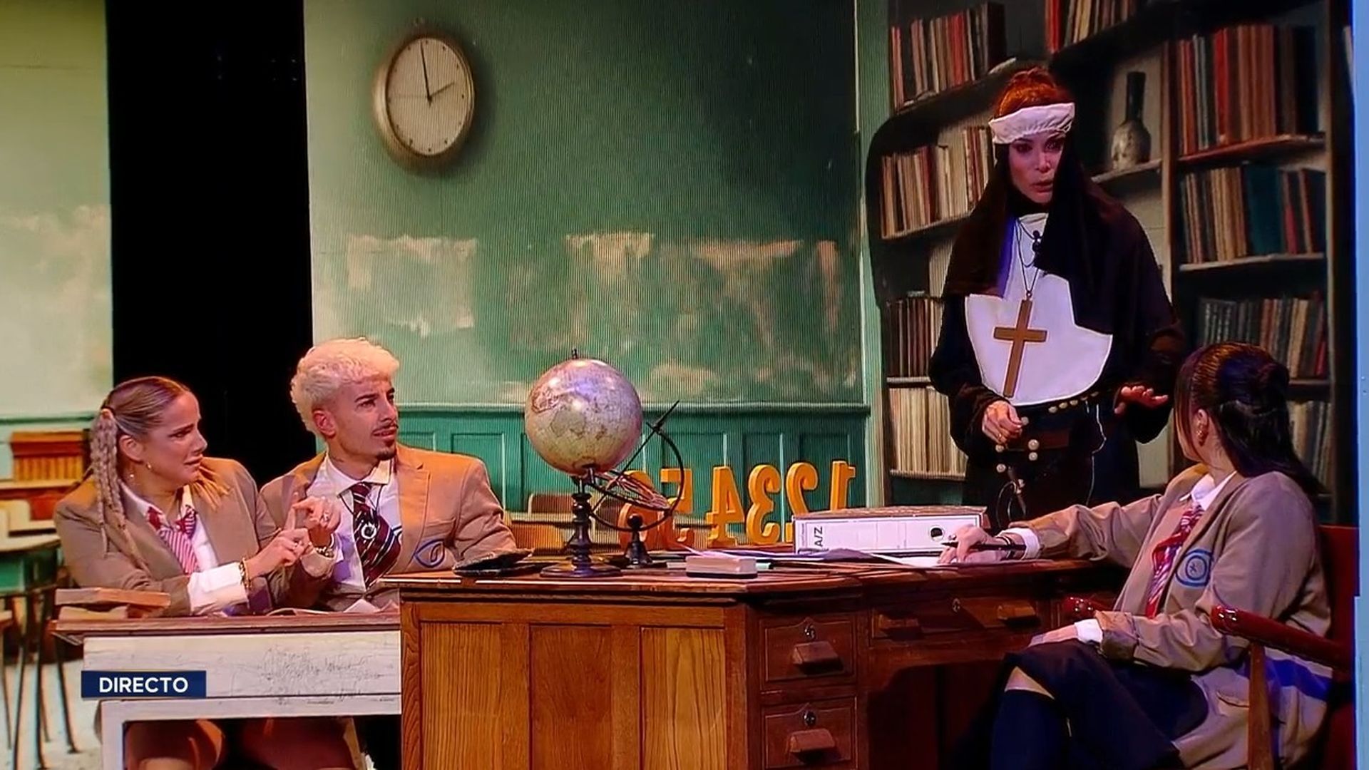 El reencuentro de Cristina Piaget con sus compañeros en 'GH DÚO' en pleno show teatral