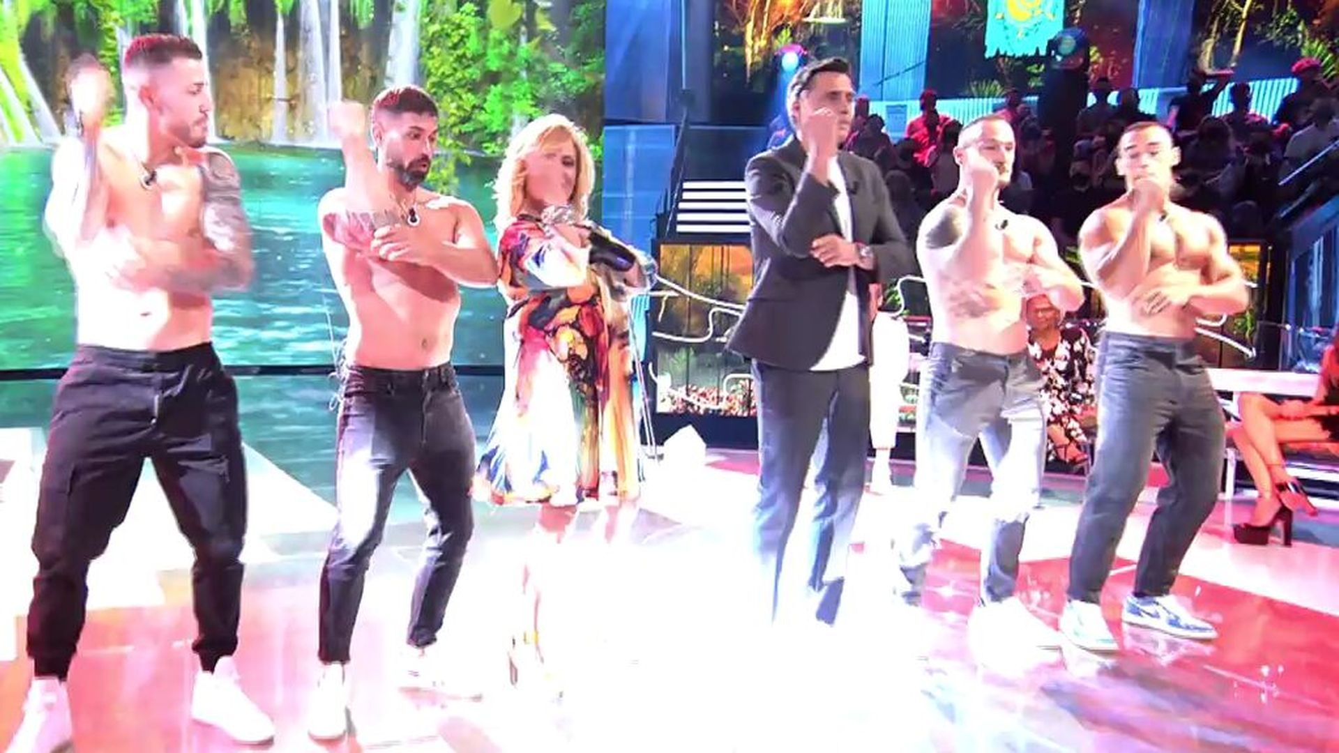 'Four Panas' revolucionan el plató de 'Supervivientes' con sus bailes sin camiseta