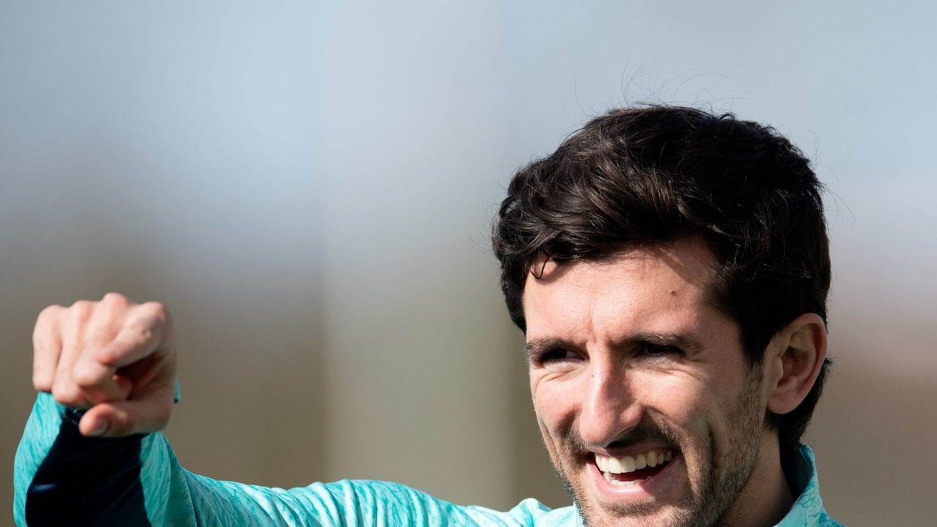 Gesto del central alavés Dani Vivian en Lezama