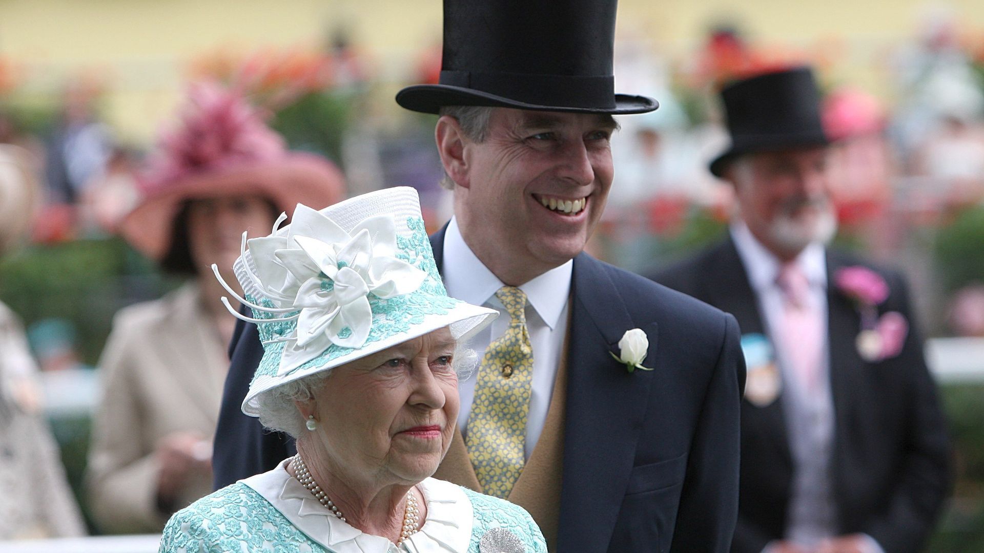 Isabel II y el príncipe Andrés