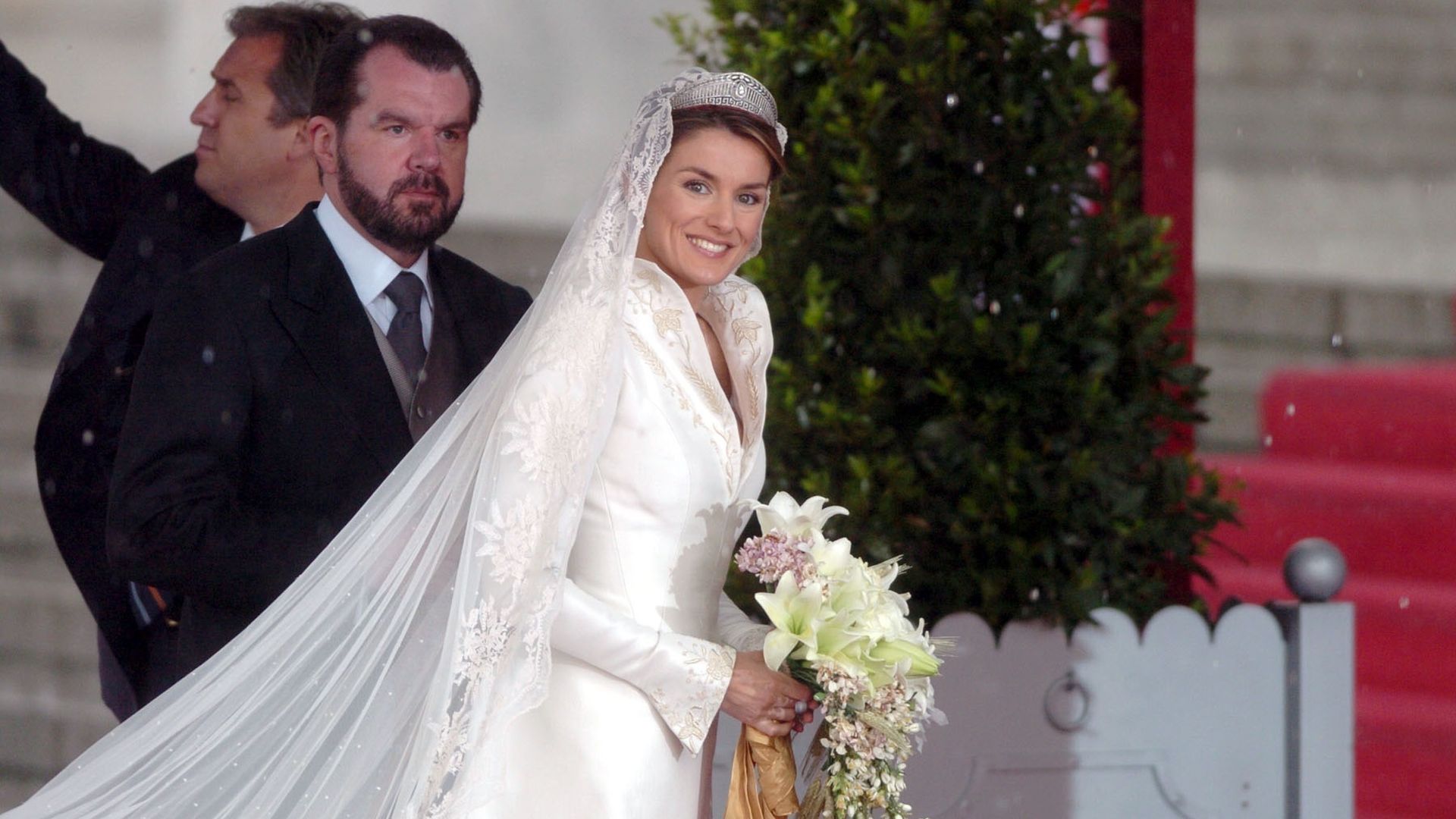 Jesús Ortiz junto a la reina Letizia en el día de su boda con Felipe VI
