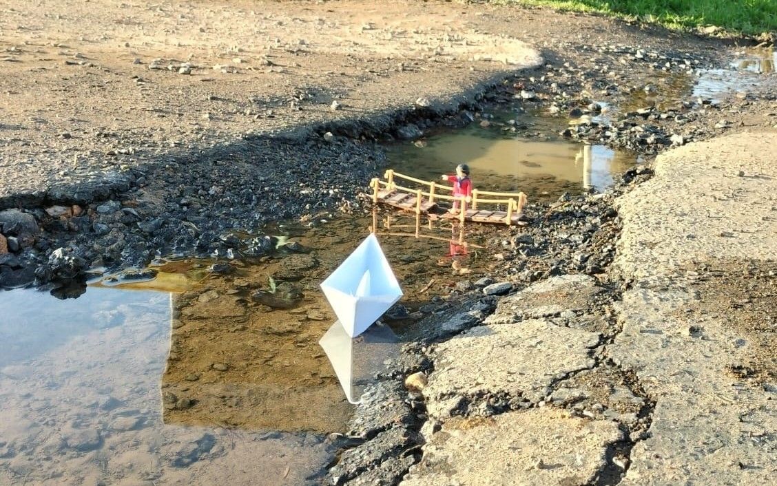 La agrupación municipalista denuncia así el estado "depliorable" de algunas de las carreteras de Chantada