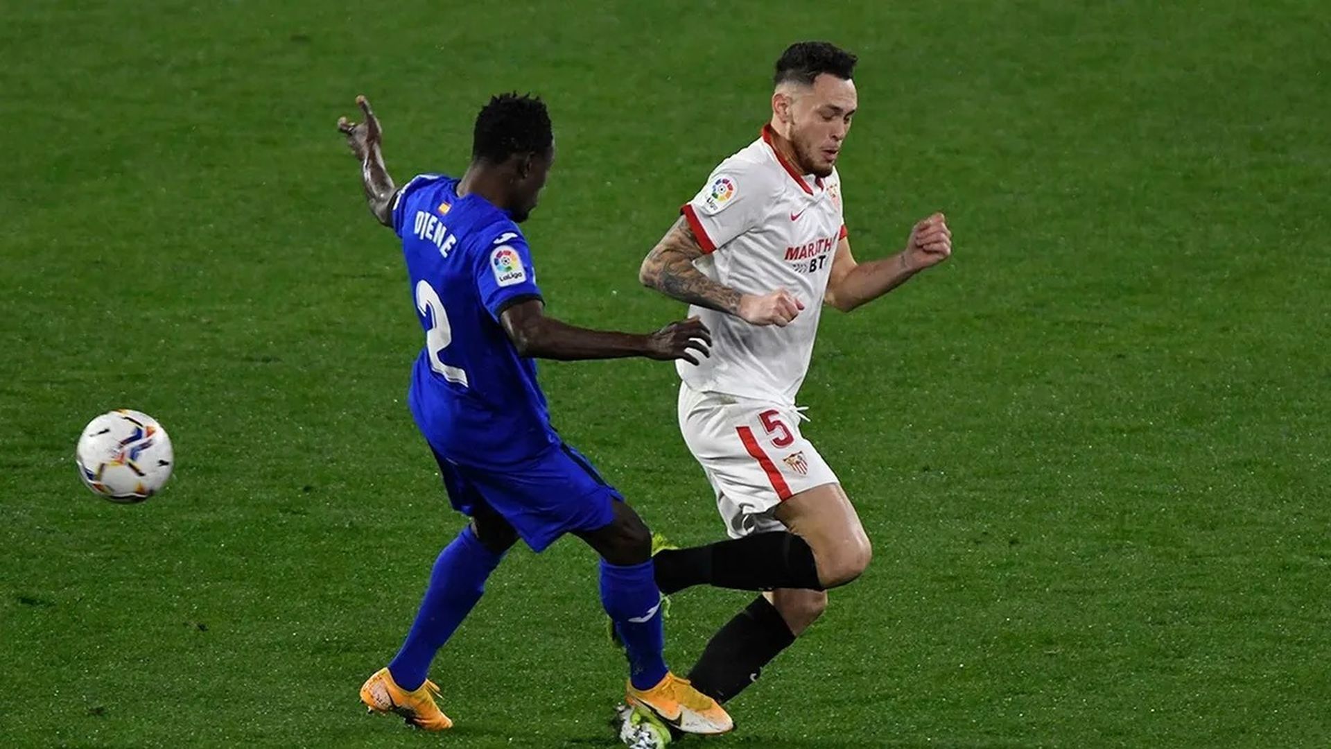 La entrada de Djené sobre Ocampos en 2021