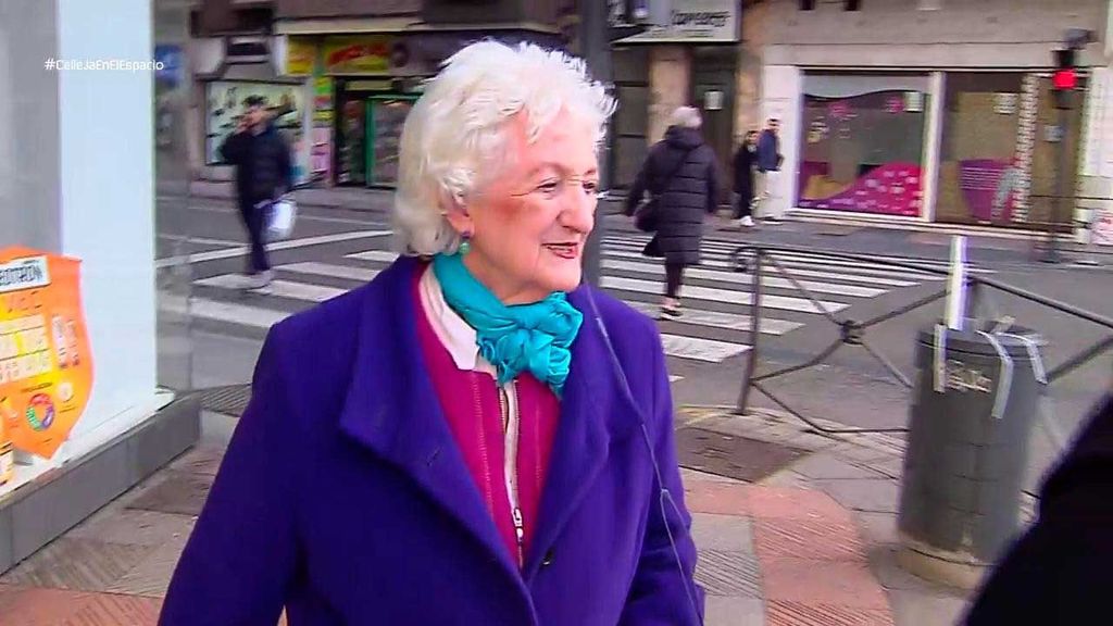 La madre de Jesús Calleja, emocionada y tranquila tras el viaje al espacio: "Ya me puedo reír"