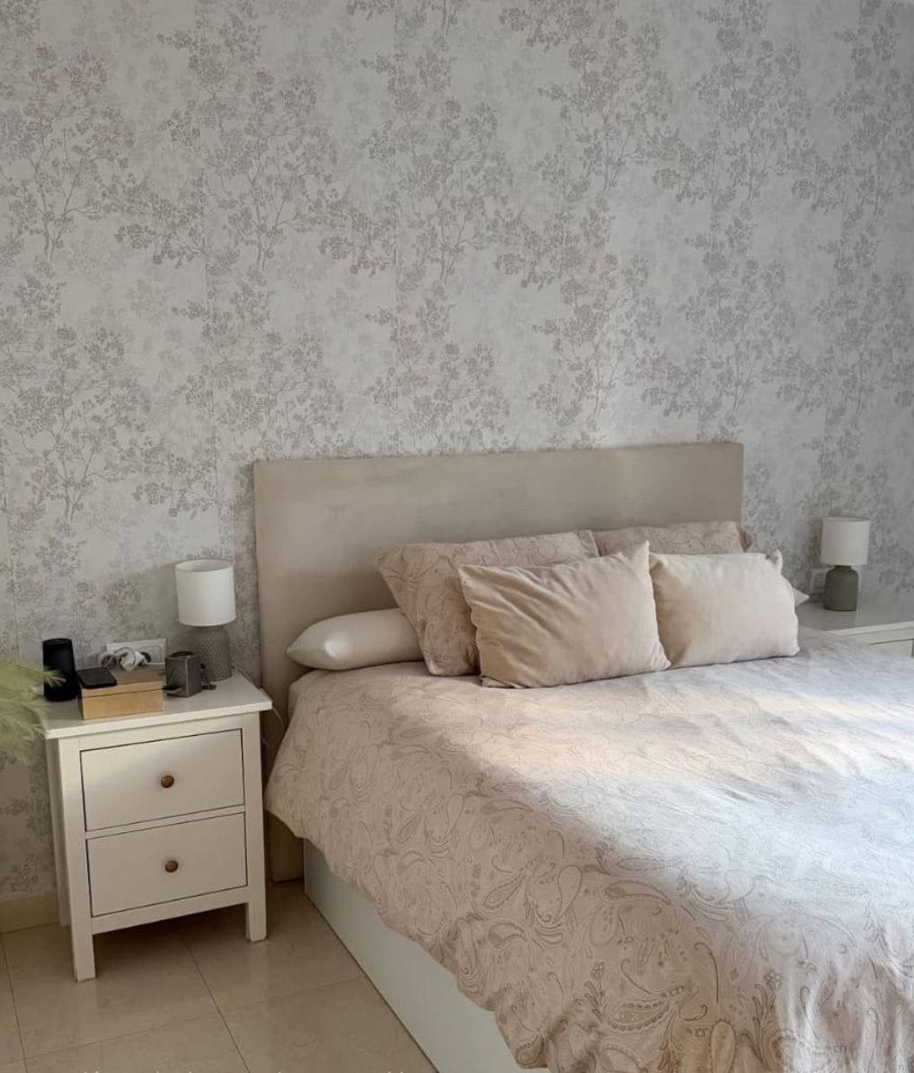 La transformación del cuarto de Irene gracias al papel pintado