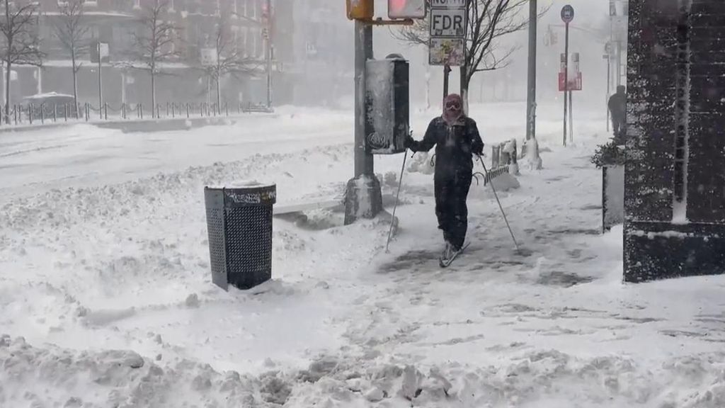 Las imágenes de Central Park o Times Square, cubiertas de una capa de nieve de 60 centímetros