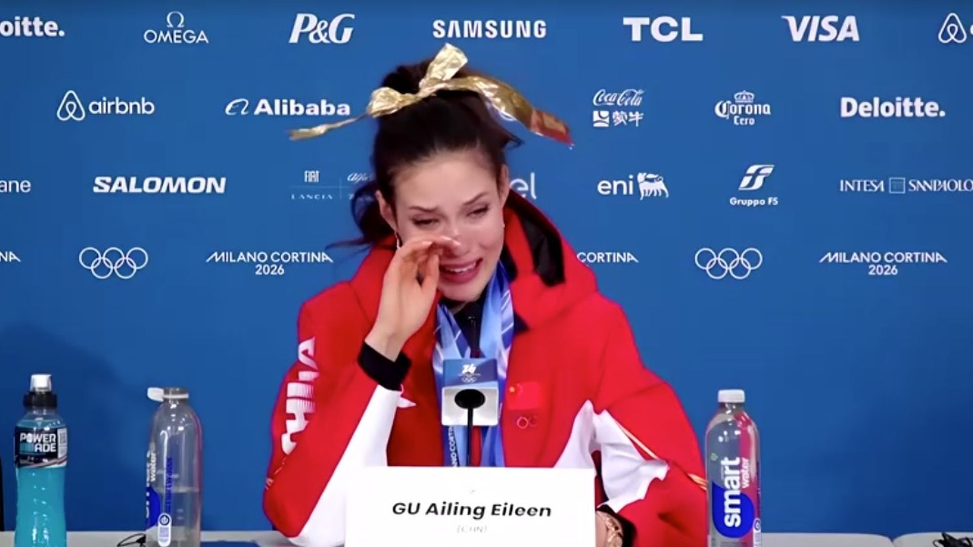 Las lágrimas de la medallista Eileen Gu al enterarse en la sala de prensa que su abuela ha fallecido