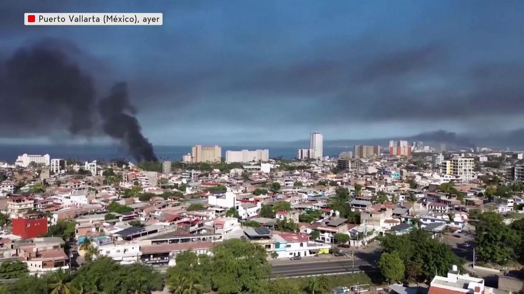 México en llamas tras la caída de El Mencho: los turistas huyen despavoridos