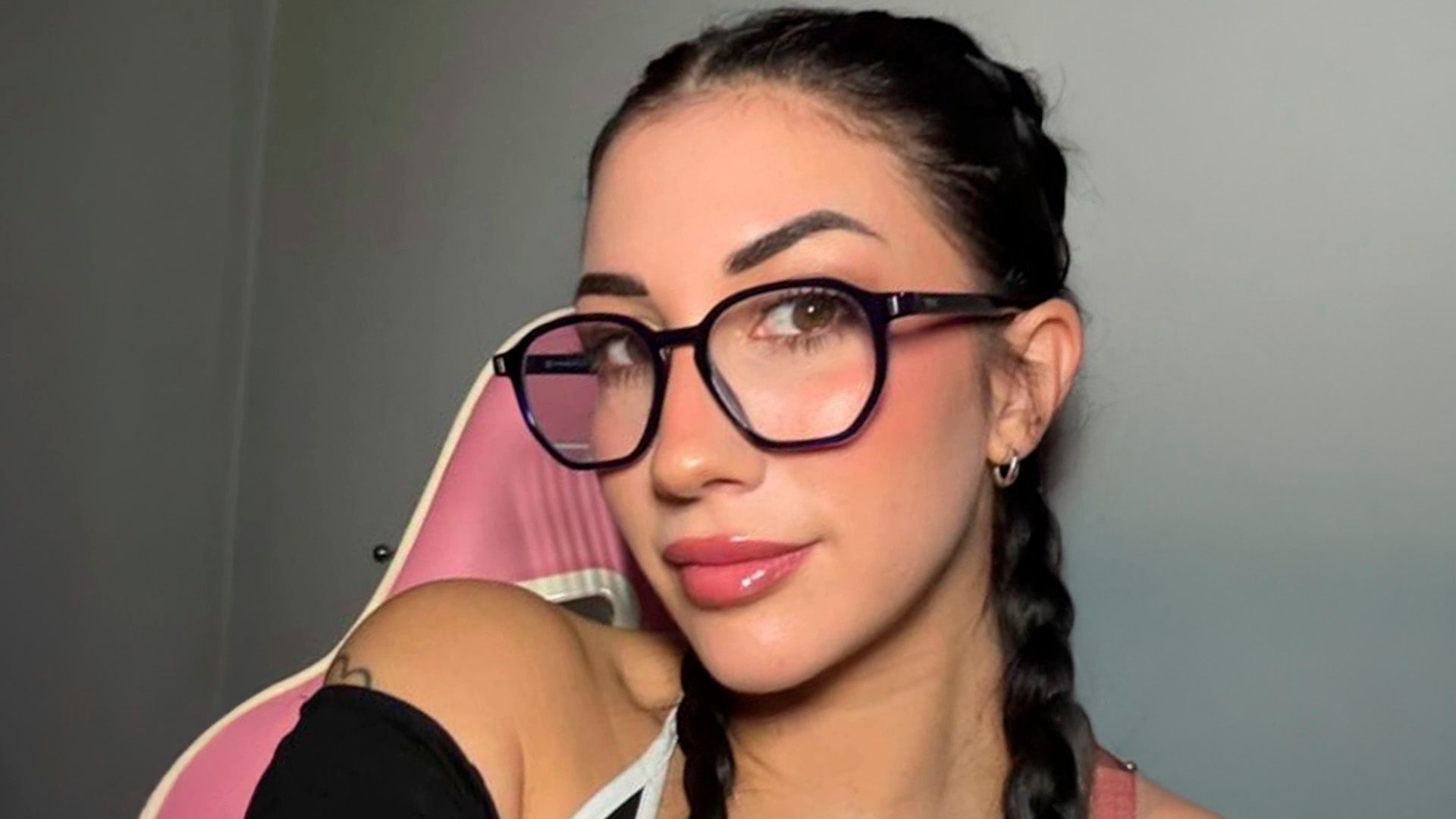 Naomi Asensi rompe a llorar por su estado físico y muestra las cicatrices de su pecho Naomi Asensi rompe a llorar por su estado físico y muestra las cicatrices de su pecho