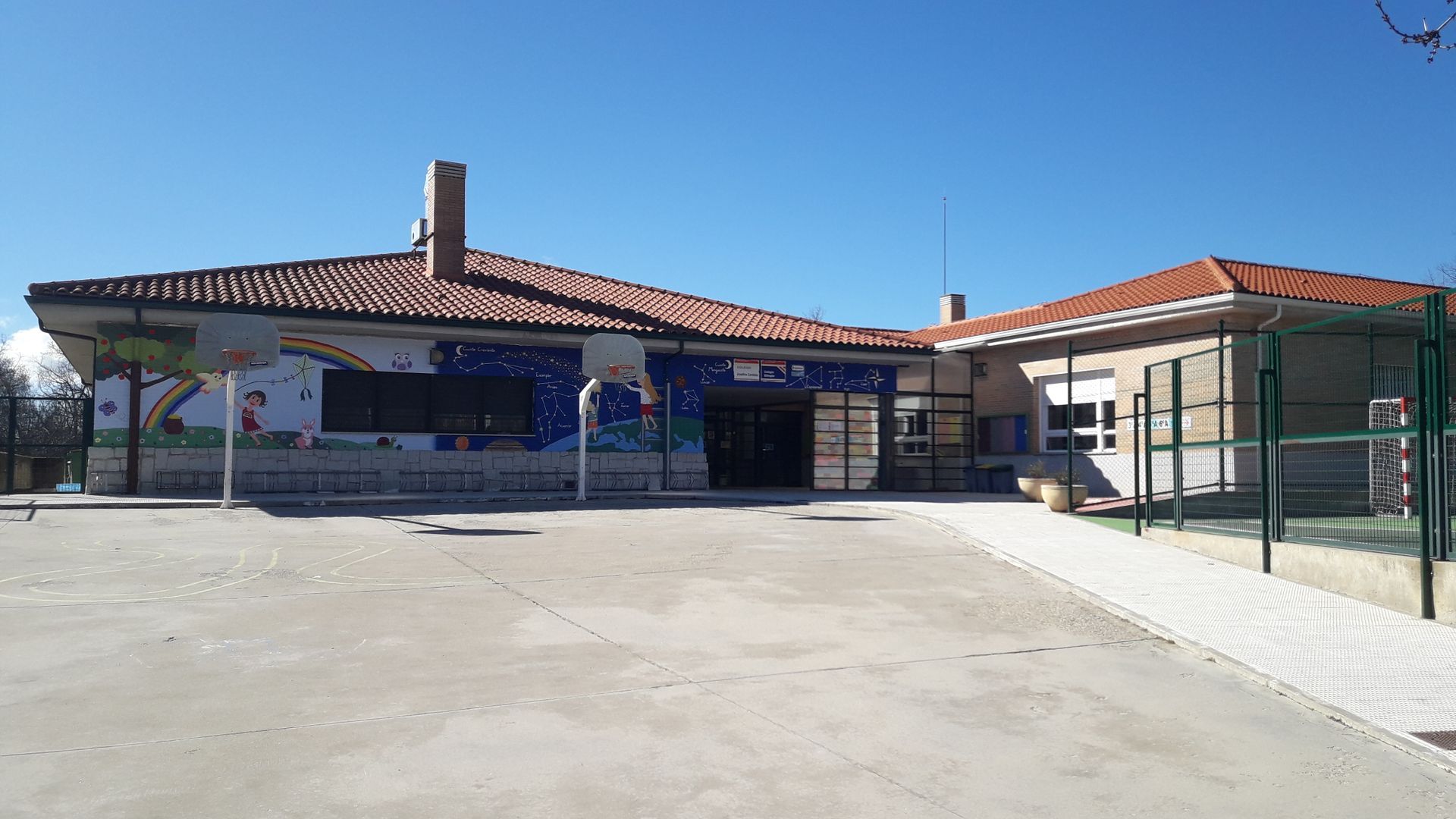 Patio CEIP Josefina Carabias Patio CEIP Josefina Carabias