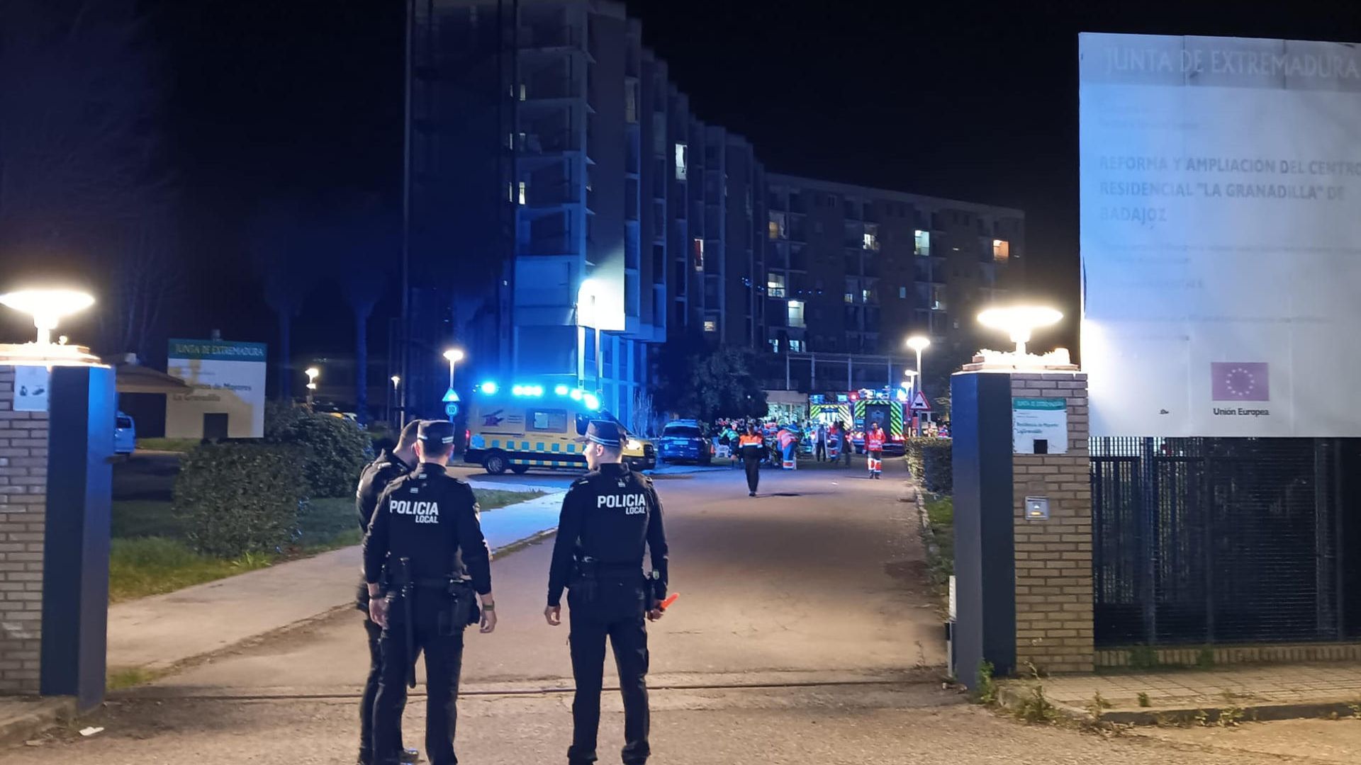 Un incendio, ya extinguido, obliga a desalojar la residencia La Granadilla de Badajoz