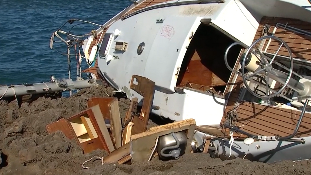 Veleros encallados en las playas de Baleares, otro problema añadido tras el paso de las borrascas: uno de ellos se venden por un euro