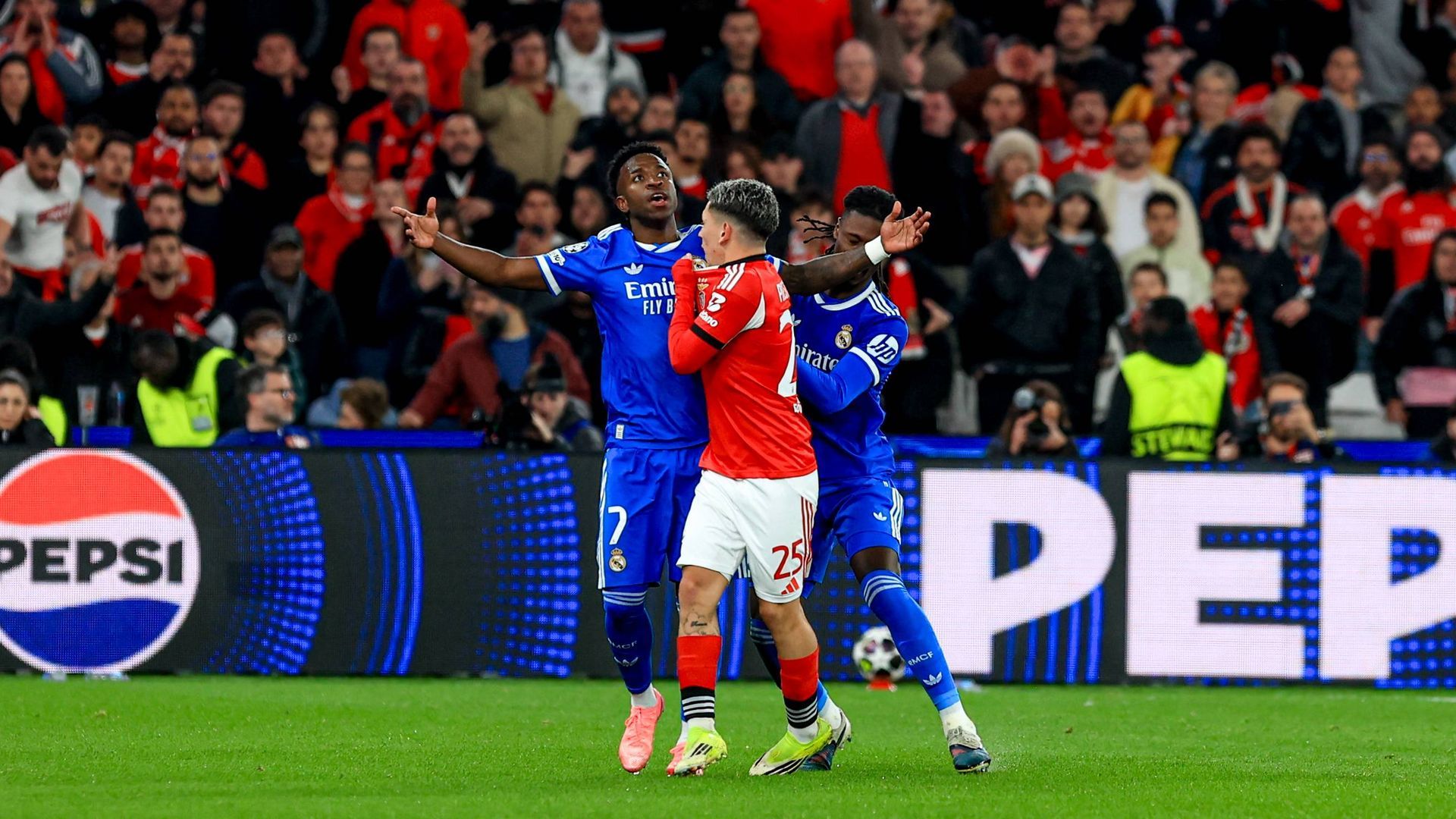 Vinicius, Prestianni y Camavinga en Da Luz Vinicius, Prestianni y Camavinga en Da Luz