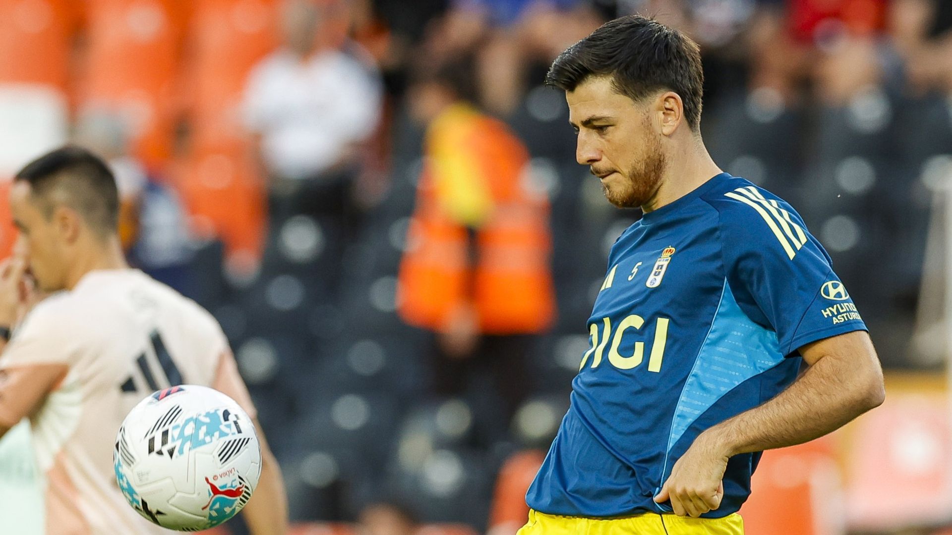 Alberto Reina calienta con el Real Oviedo