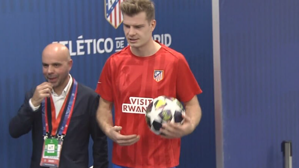 Sorloth, su felicidad con el balón tras el hat trick ante el Brujas y el secreto de su mejor versión