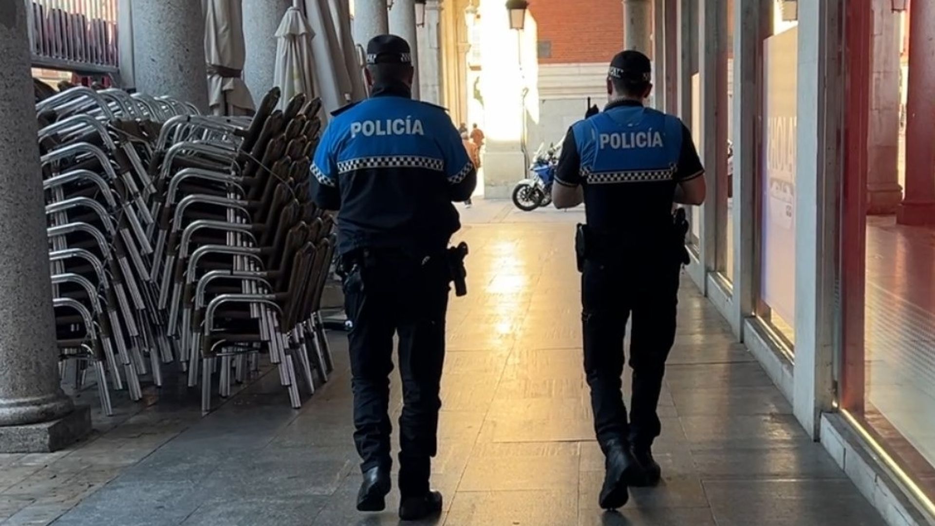 Alucinaciones, paranoias y en estado 'zombi': seis policías redujeron en Valladolid a un hombre por posible consumo de droga caníbal Alucinaciones, paranoias y en estado 'zombi': seis policías redujeron en Valladolid a un hombre por posible consumo de droga caníbal